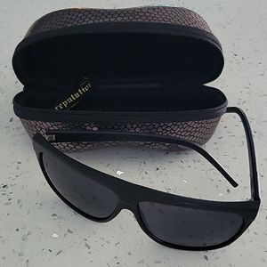 Taylor Swift Reputation Sunglasses and Case